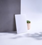 <b>该公司专注于 PC 系列板材的研发、生产与供应</b>