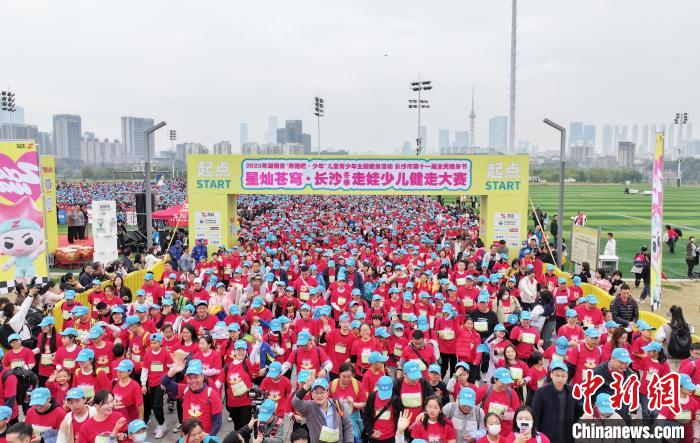 2023长沙冬季走娃开走：约4800名儿童及家长携手挑