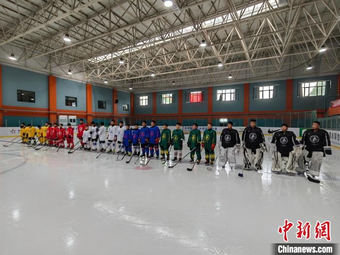 2025全国青少年冰球训练营在“中国冰球之城”齐