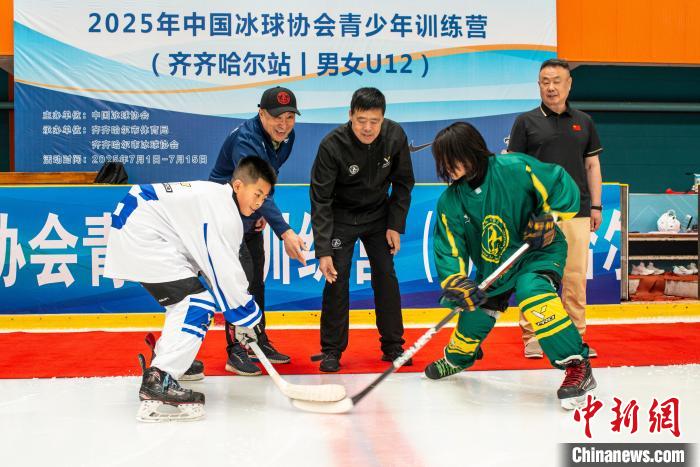 2025全国青少年冰球训练营在“中国冰球之城”齐