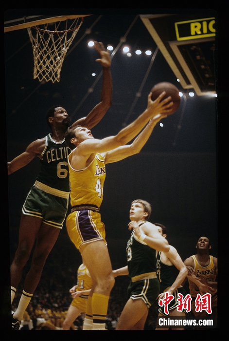 洛杉矶快船队公布讣告：篮坛传奇杰里-韦斯特去