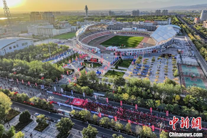 2024嘉峪关长城马拉松将于6月开跑 马拉松选手将