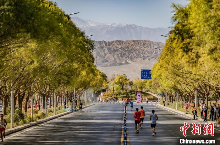 2024嘉峪关长城马拉松将于6月开跑 马拉松选手将