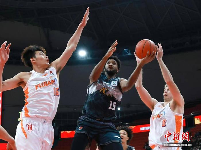 吉林男篮末节关键逆转险胜福建队