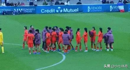 中国U16女足力克法国队 赛后握手风波引争议