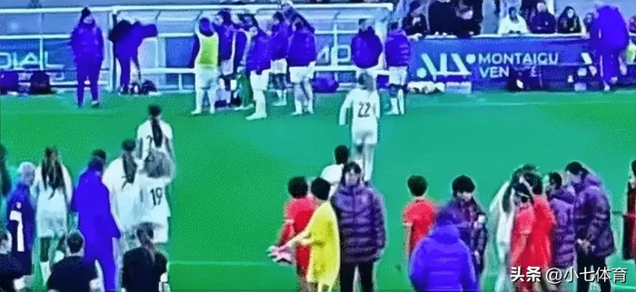 中国U16女足力克法国队 赛后握手风波引争议
