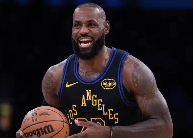 詹姆斯下赛季或留湖人完成退役