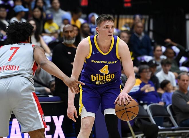 南湾湖人横扫毒蛇晋级西部决赛 克内克特24+13展