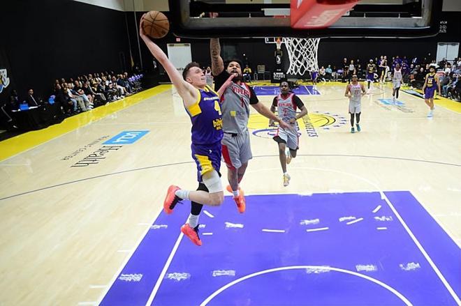 南湾湖人横扫毒蛇晋级西部决赛 克内克特24+13展