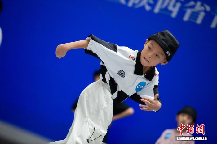 陕西省青少年霹雳舞锦标赛汇聚200余名选手 以舞