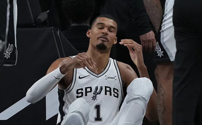 亨德森31分率队险胜马刺 文班伤退致马刺陷绝境